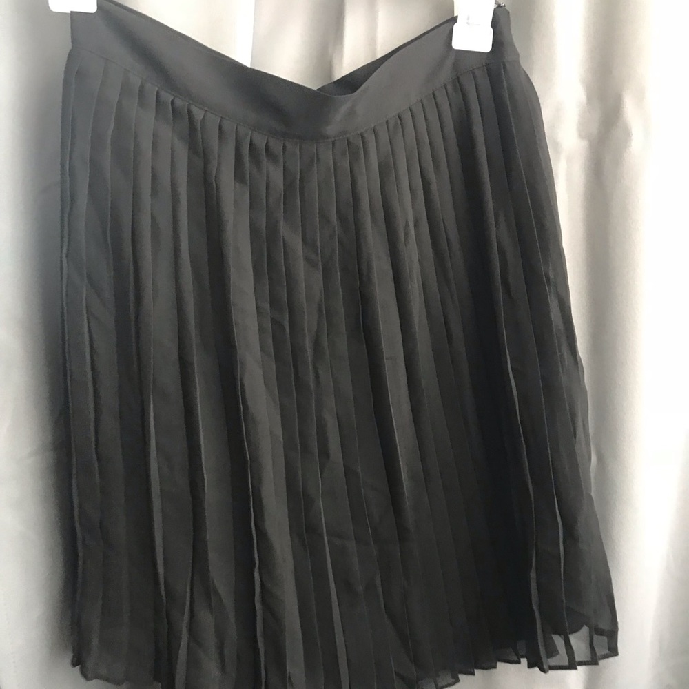 Black forever 21 skirt.